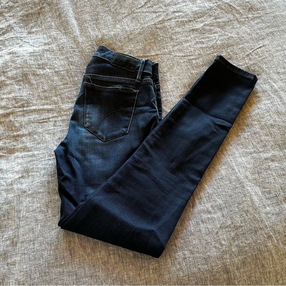 Joe’s jeans, skinny dark wash blue jeans